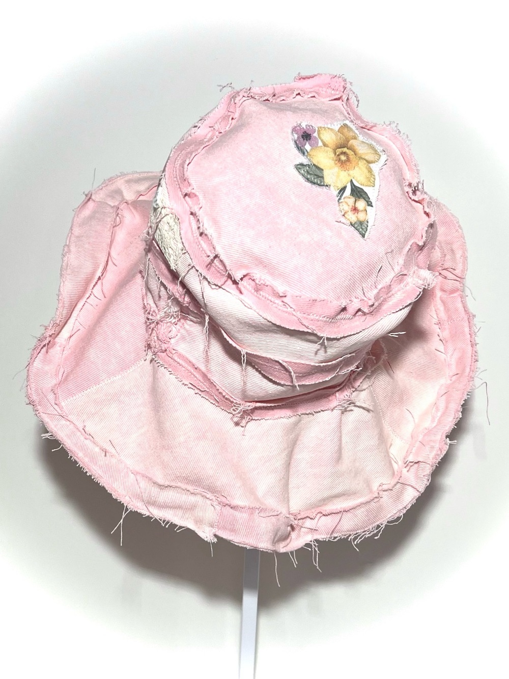 🌸 Handmade | Distressed Pink Floral Bucket Hat with Bird Patch Detail | size M - Picture 4 of 6